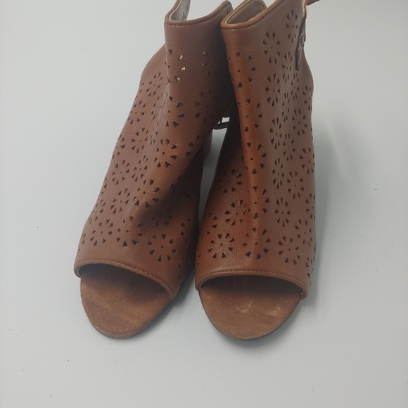 Madison Brown Heels Size 10 - Picture 2 of 4